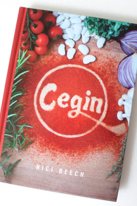 Cegin (English and Welsh Edition) by Beech Nici ISBN: 9781845275372