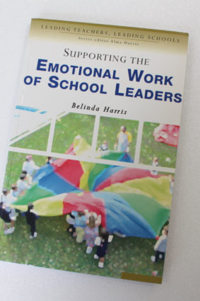 Supporting the Emotional Work of School Leaders (Leading Teachers Leading Schools Series) by Harris Belinda ISBN: 9780761944683