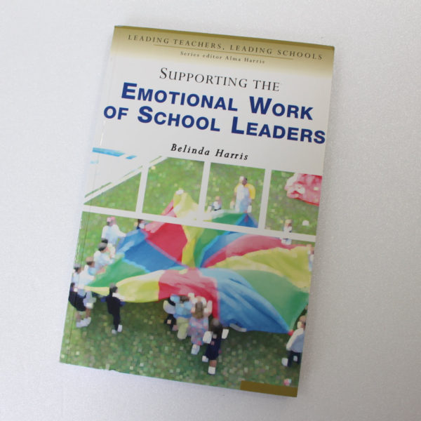 Supporting the Emotional Work of School Leaders (Leading Teachers Leading Schools Series) by Harris Belinda ISBN: 9780761944683