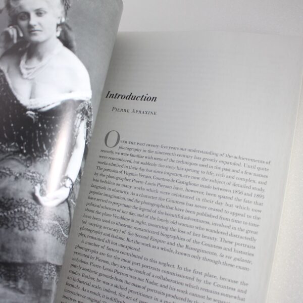 La Divine Comtesse ? Photography of the Countess de Castiglione by Pierre Apraxine ISBN: 9780300085099 - Image 2