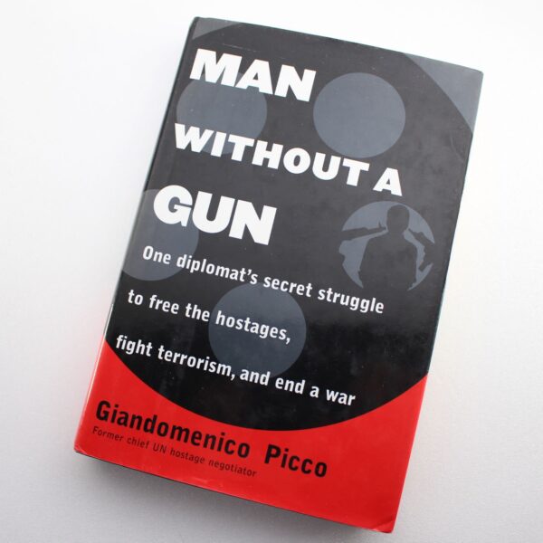 Man without a Gun by Giandomenico Picco  ISBN: 9780812929102