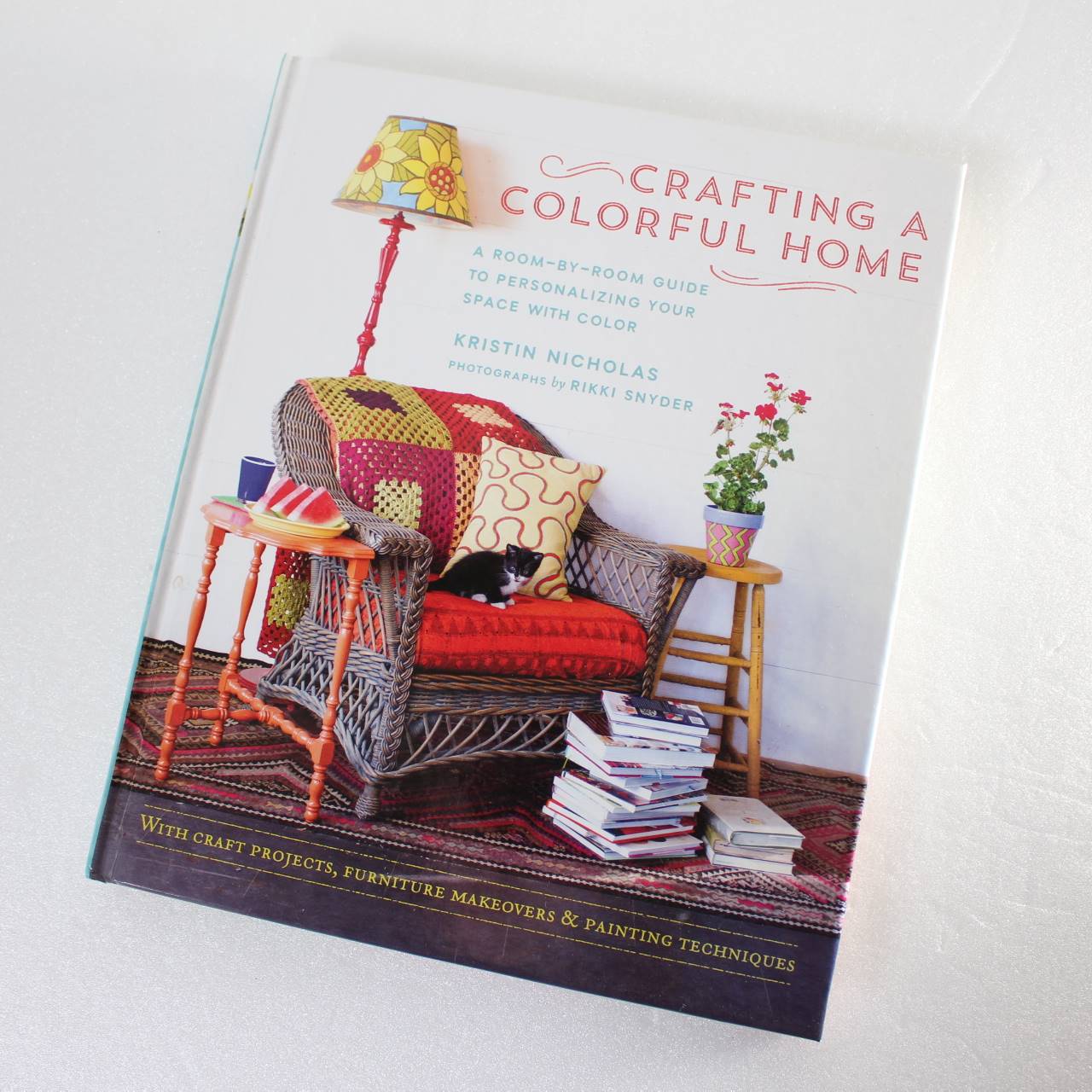 Crafting a Colorful Home: A Room-By-Room Guide to Personalizing Your Space with Color  ISBN: 9781611801293