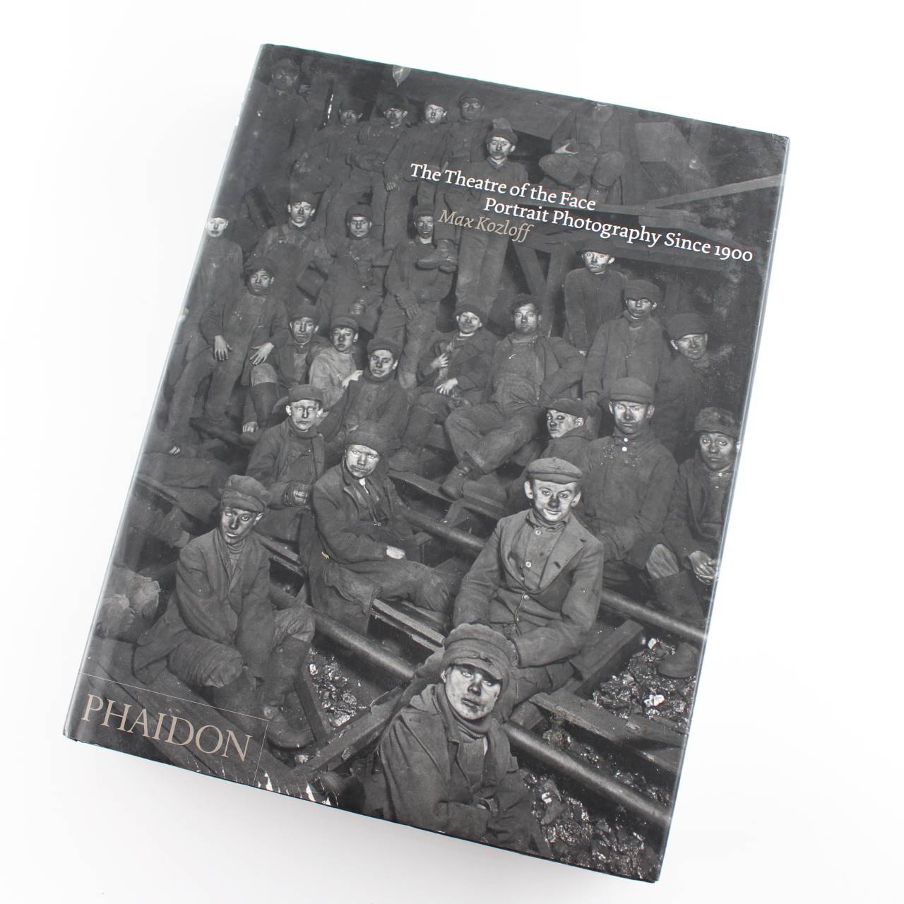 The Theatre of the Face: Portrait Photography Since 1900 by Max Kozloff ISBN: 9780714843728