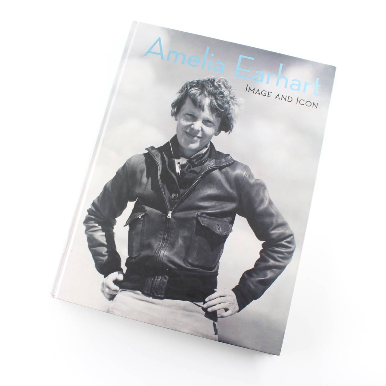 Amelia Earhart: Image and Icon book by Kristen Lubben Erin Barnett ISBN: 9783865214072