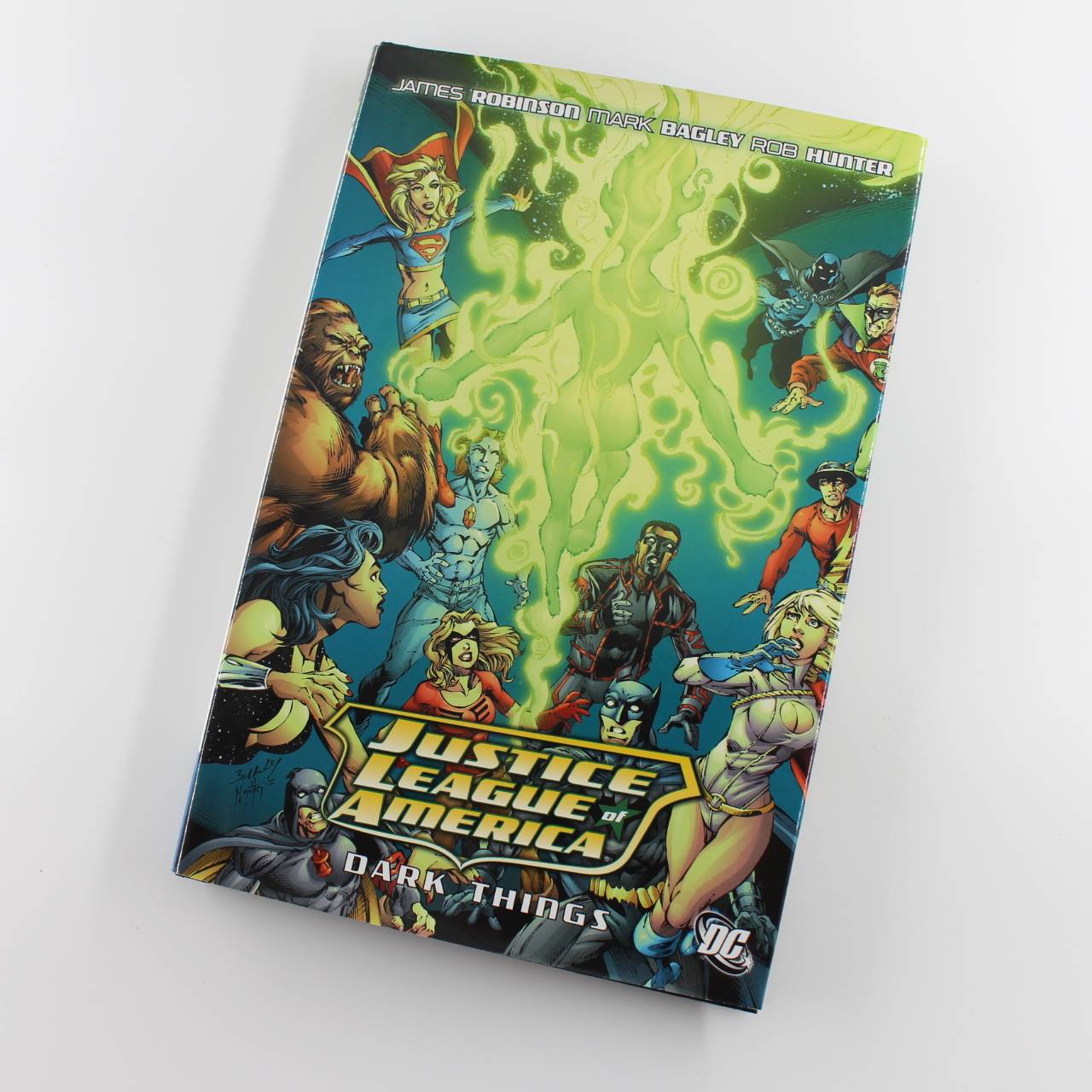 Dark Things Justice league of America book by James Dale Robinson ISBN: 9780857682086