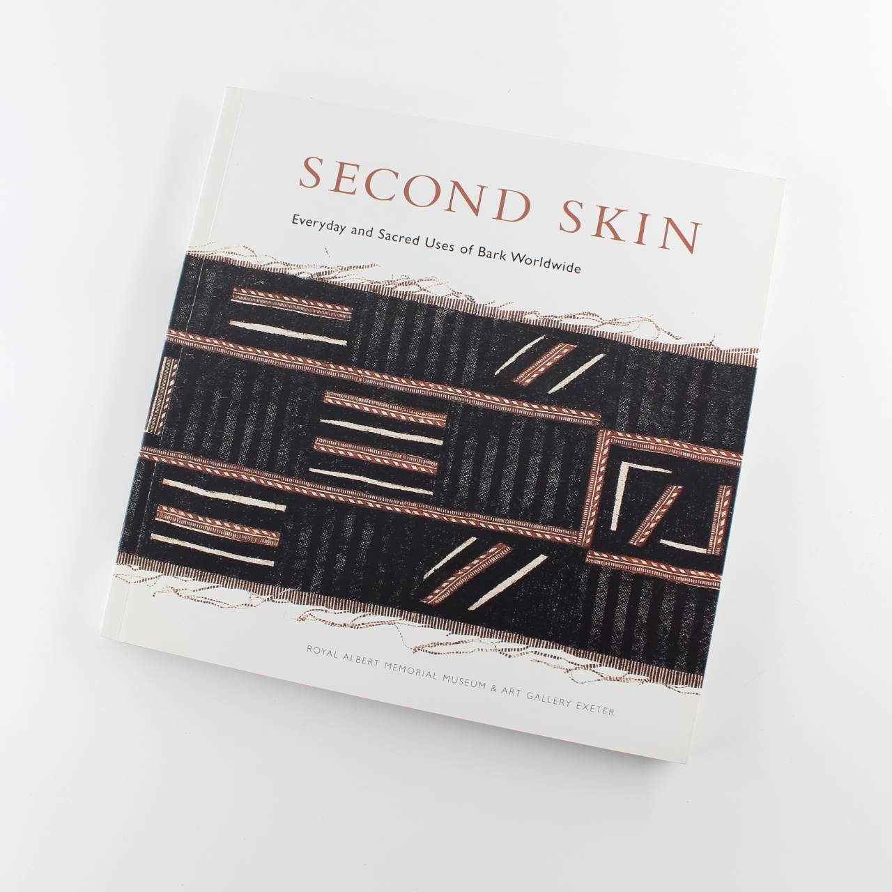 Second Skin. Everyday and Sacred Uses of Bark Worldwide book by Len Pole Sherry Doya ISBN: 9781855229037