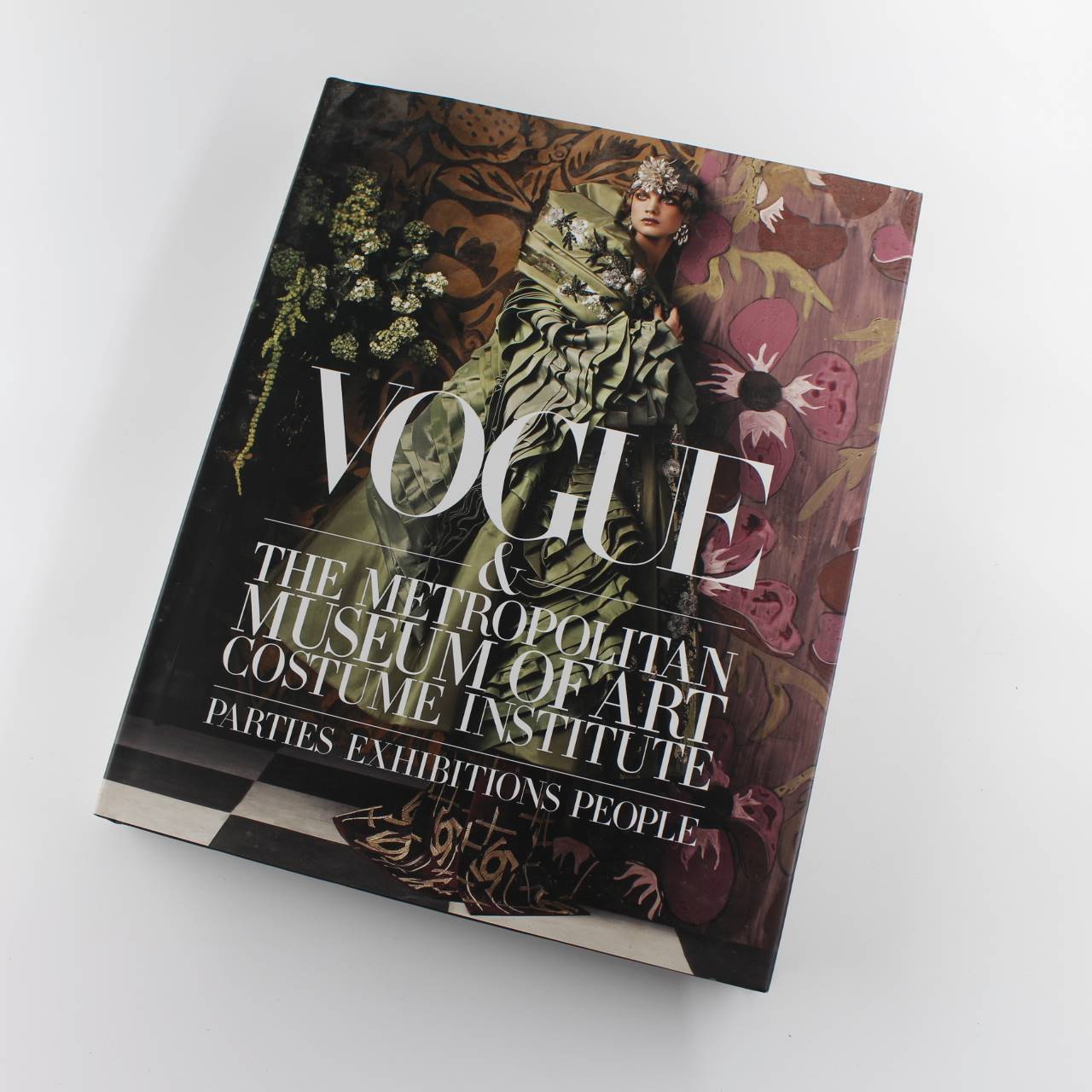 Vogue and The Metropolitan Museum of Art Costume Institute: Parties Exhibitions People book by Hamish Bowles Chloe Malle  ISBN: 9781419714245