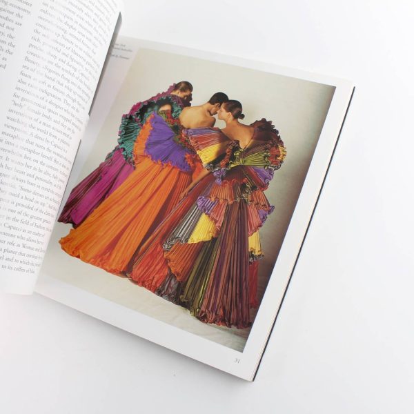 Roberto Capucci: Timeless Creativity book by Gianluca Bauzano ISBN: 9788884910288 - Image 3