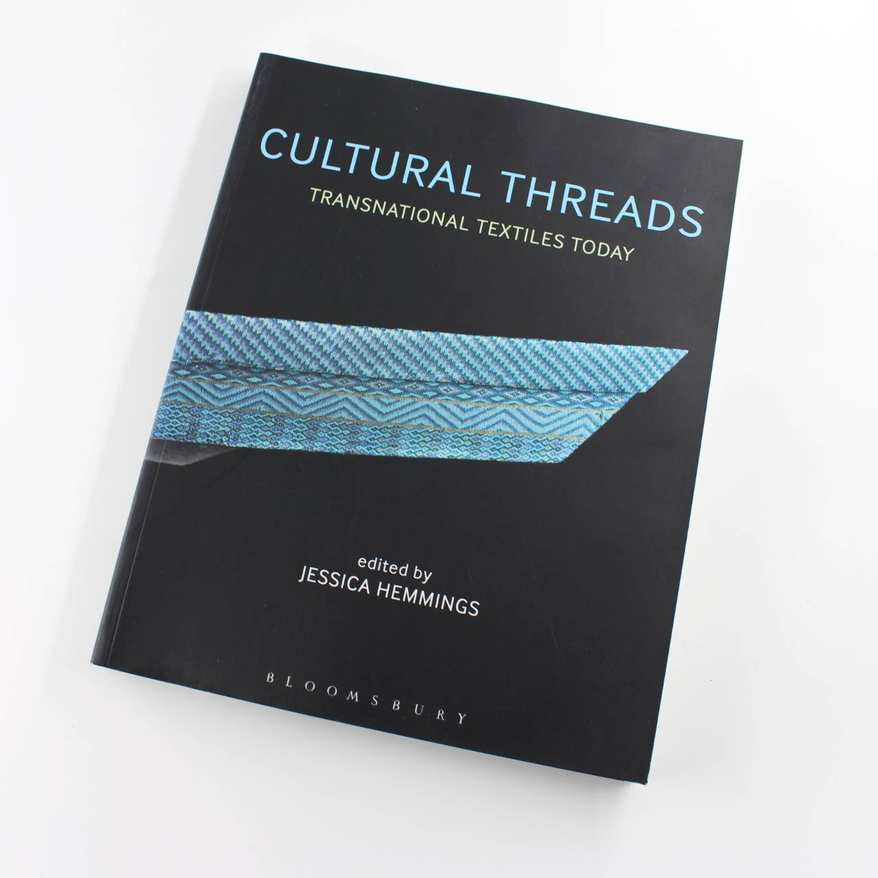 Cultural Threads: Transnational Textiles Today book by Hemmings Jessica  ISBN: 9781472530936