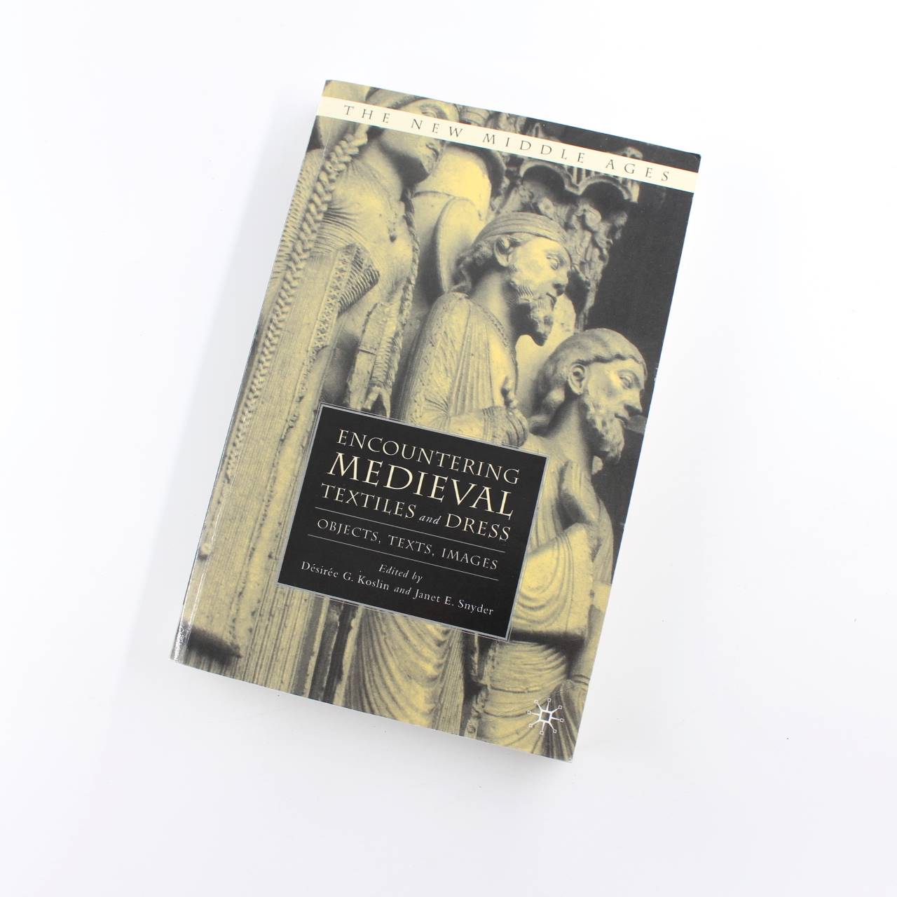 Encountering Medieval Textiles and Dress: Objects Texts Images: The New Middle Ages book by D. Koslin anet Snyder  ISBN: 9780230602359