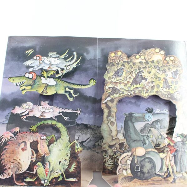 Don't Go Out Tonight: A Creepy Concertina Pop-Up book by Babette Cole   ISBN: 9780241107324 - Image 2