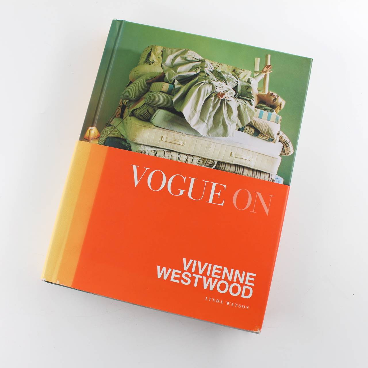 Vogue on: Vivienne Westwood: Vogue on Designers book by Linda Watson   ISBN: 9781849493109