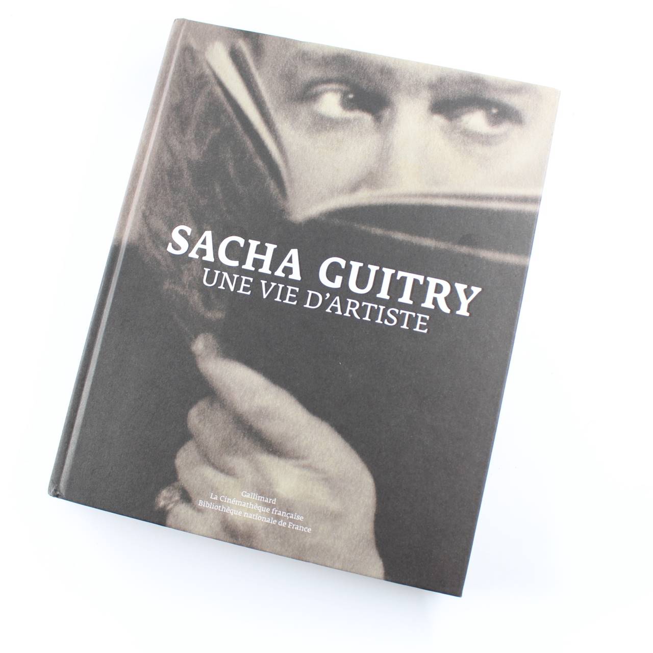 Sacha Guitry: Une vie d’artiste book by Collectifs  ISBN: 9782070118984