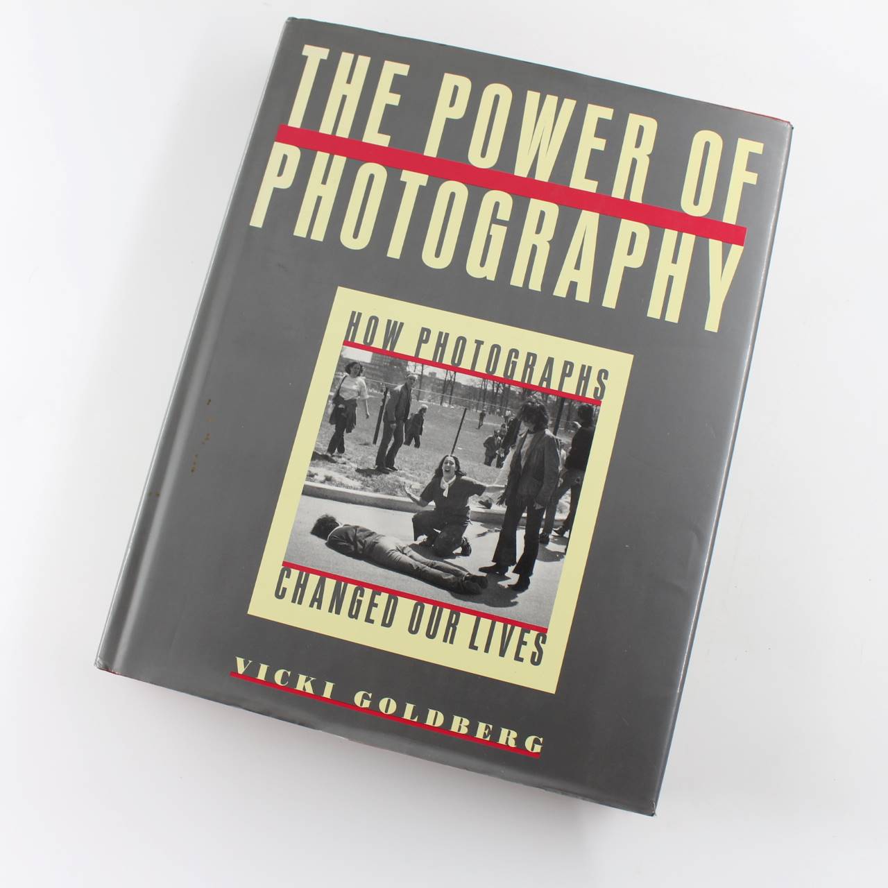 The Power of Photography: How Photographs Changed Our Lives book by Vicki Goldberg   ISBN: 9781558590397