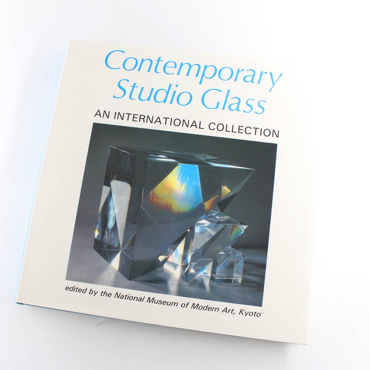 Contemporary Studio glass: An Internation Collection book by The National Museum of Modern Art Kyot  ISBN: 9780834815254